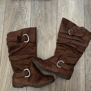 Suede brown boots